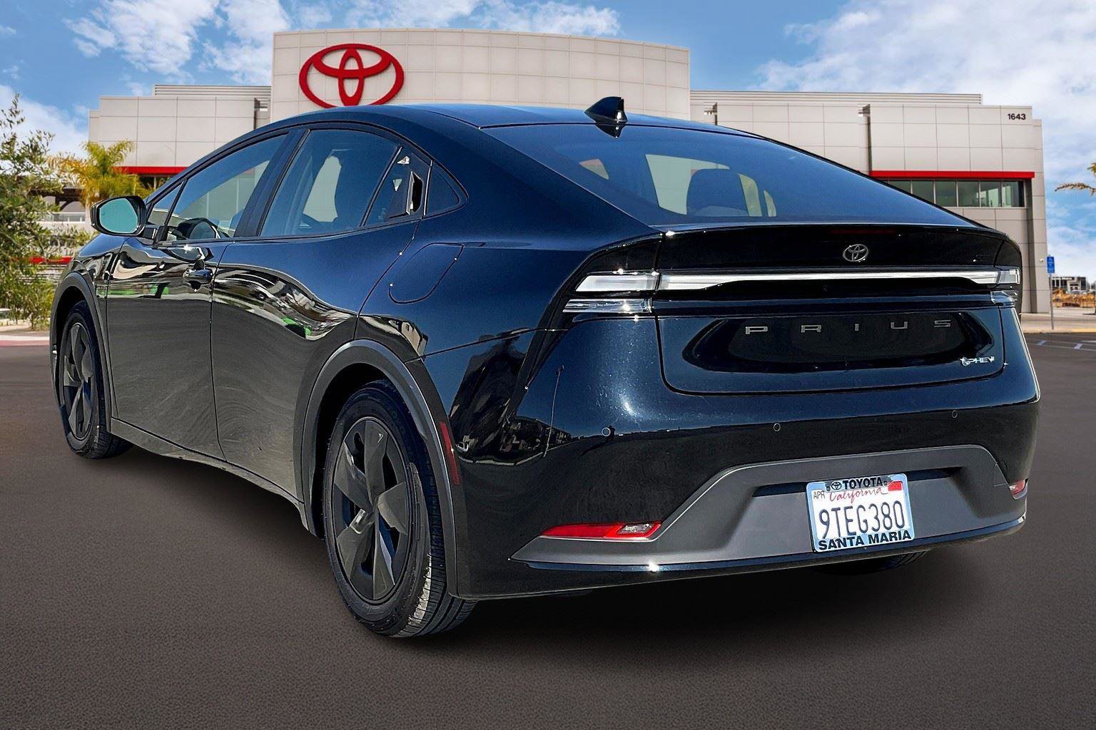 Certified 2025 Toyota Prius Plug-In Hybrid image 2