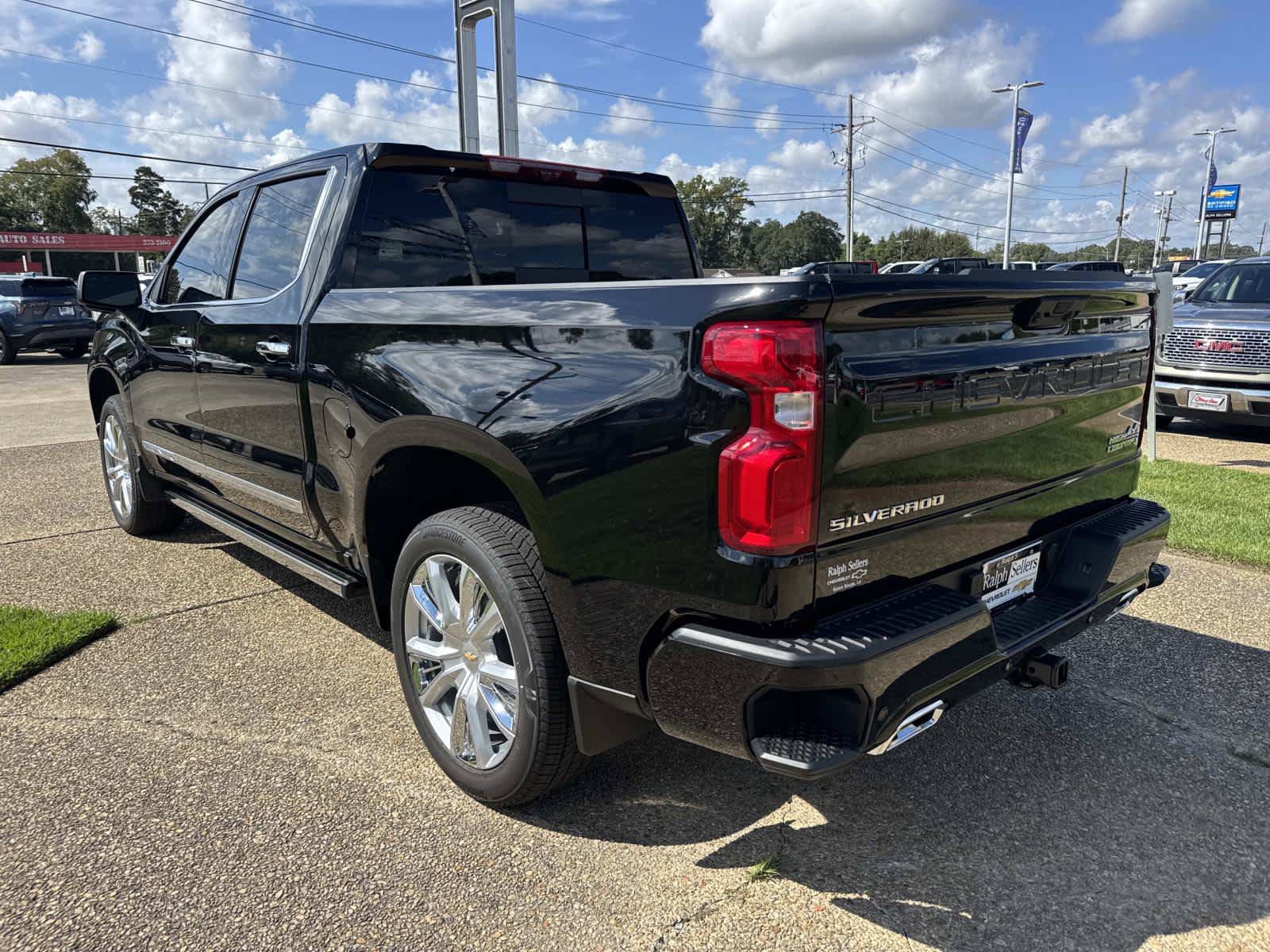 New 2026 Chevrolet Silverado 1500 High Country AWD/4WD image 4