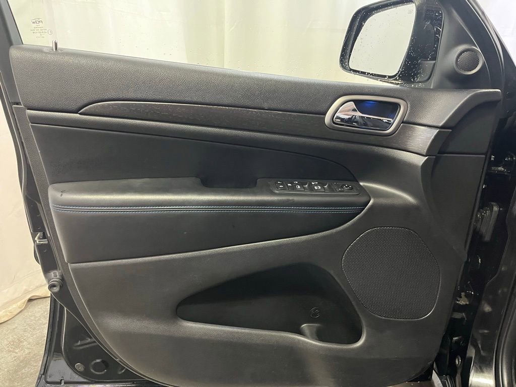 Used 2018 Jeep Grand Cherokee Laredo image 9