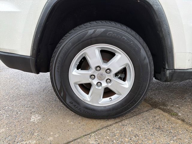 Used 2012 Jeep Grand Cherokee Laredo w/ Laredo E Group image 16