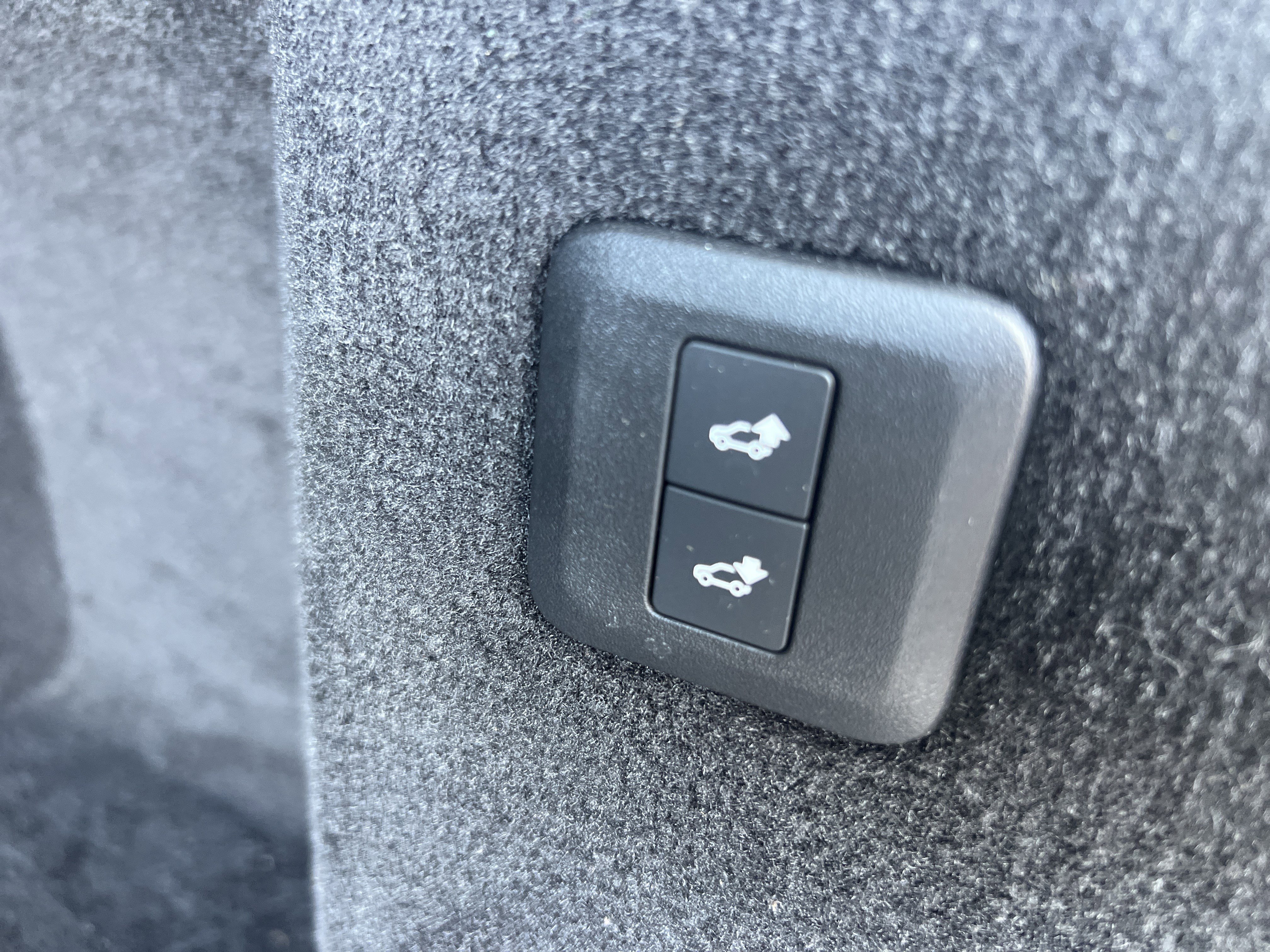 Used 2020 Land Rover Range Rover Sport HSE image 33