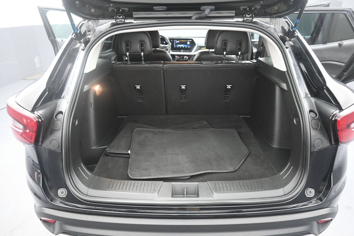 Used 2024 Chevrolet Trax LT FWD image 38