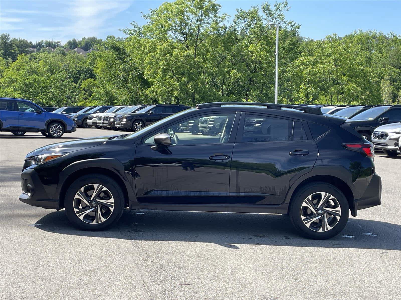 Used 2024 Subaru Crosstrek 2.0i Premium w/ Crosstrek Mirror Package AWD/4WD image 2