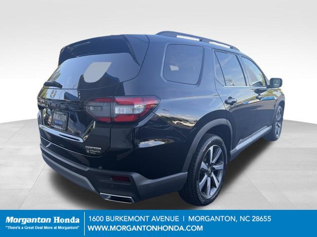 Used 2025 Honda Pilot Touring image 9
