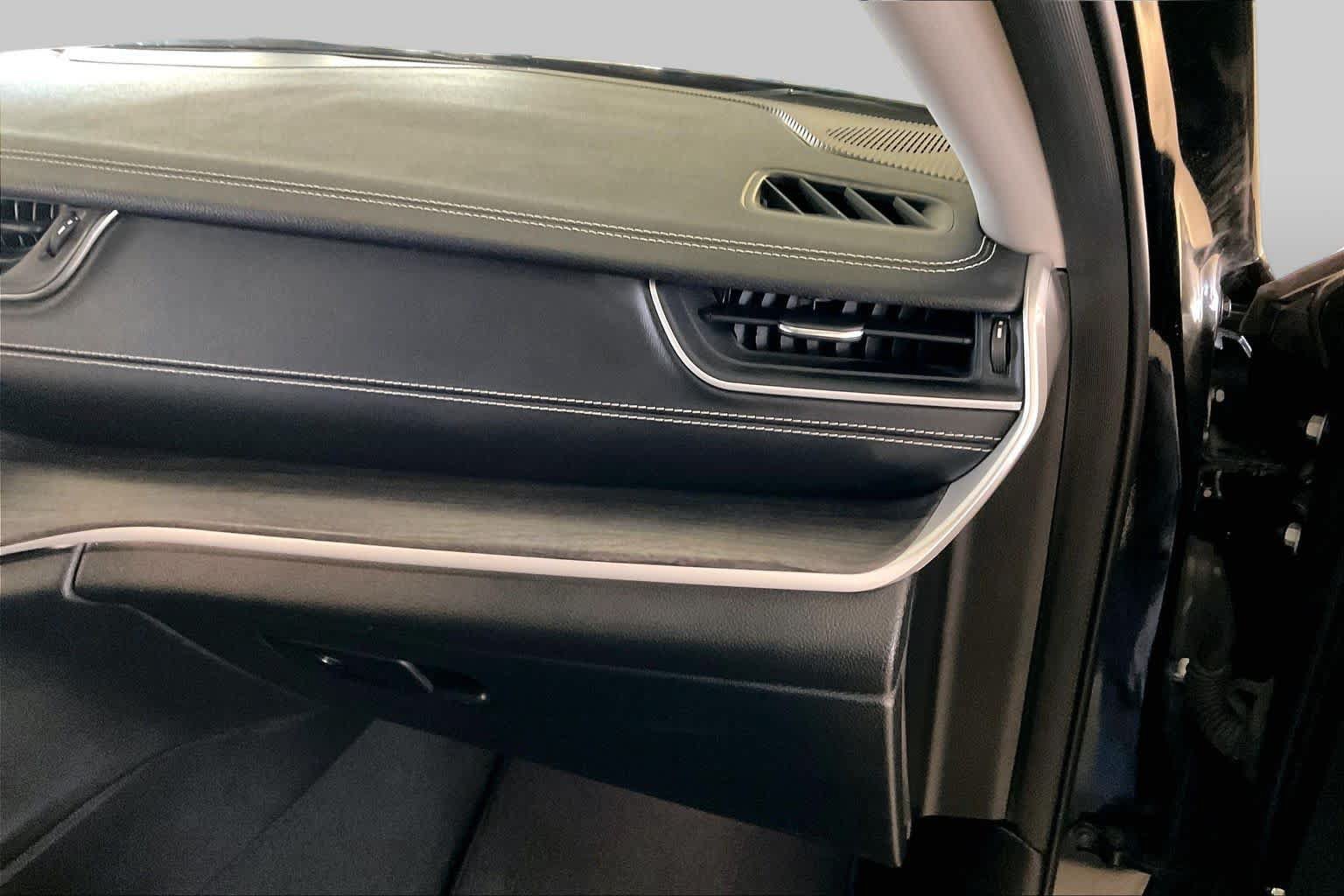Used 2023 Jeep Grand Cherokee Limited RWD image 16