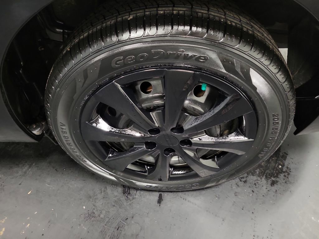 Used 2019 Toyota Corolla LE image 10