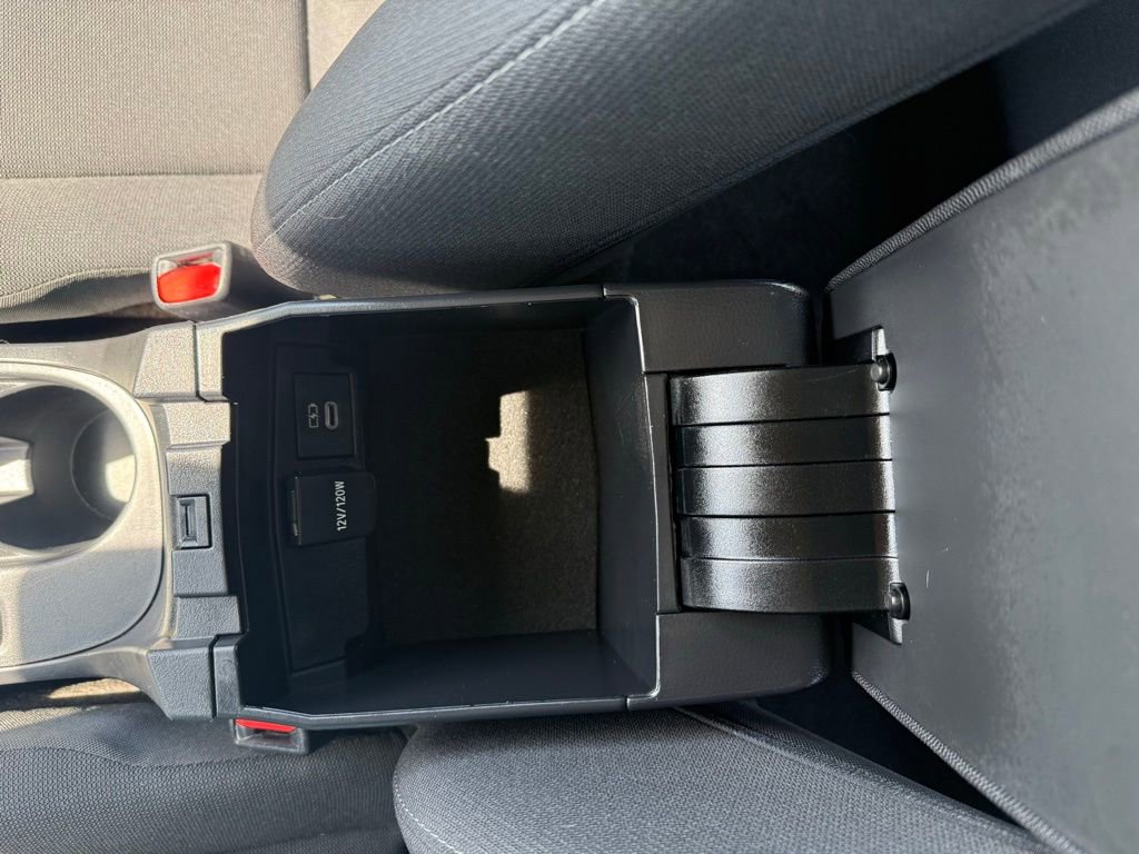 Used 2025 Toyota Corolla LE image 39