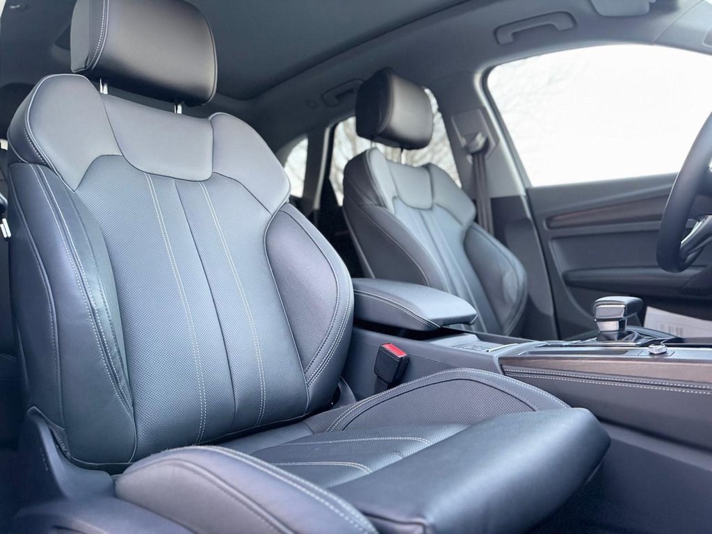 Used 2024 Audi Q5 e Prestige w/ Prestige Package image 21