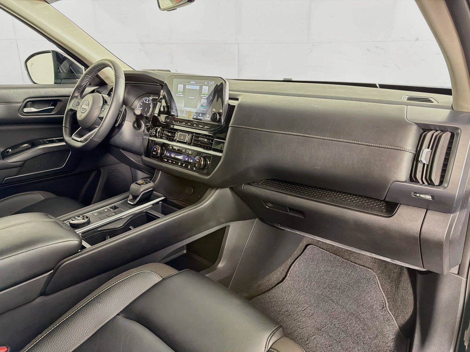 Used 2023 Nissan Pathfinder SL AWD/4WD image 32