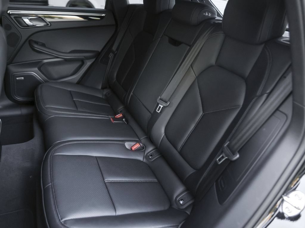 Certified 2026 Porsche Macan AWD/4WD image 34