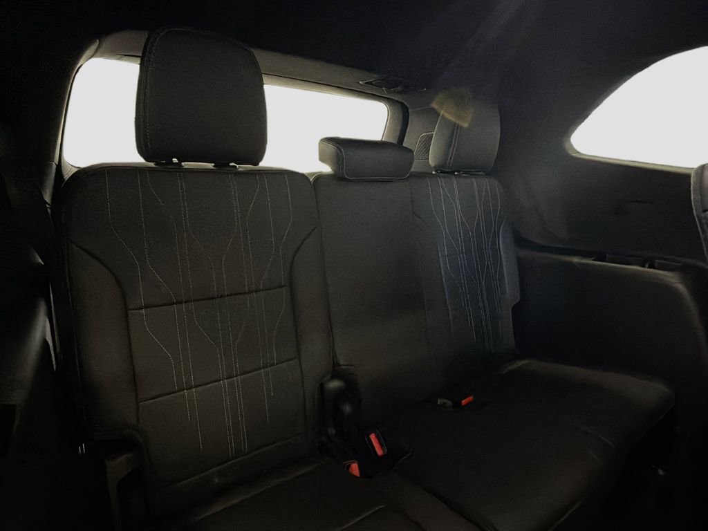 Used 2025 Buick Enclave Avenir FWD image 31