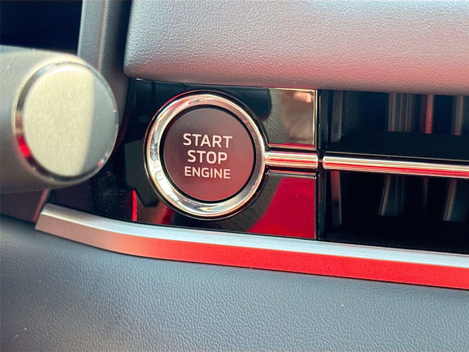 New 2026 Mitsubishi Outlander SE image 13