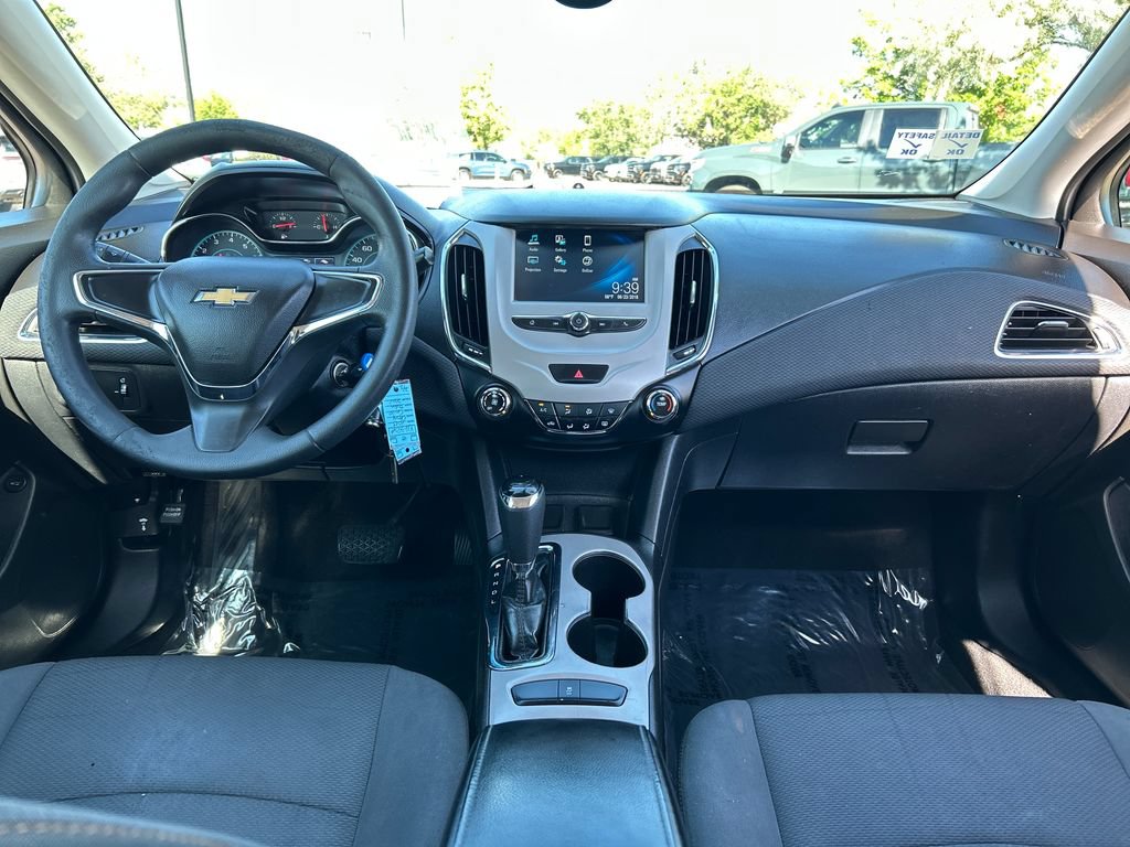 Used 2018 Chevrolet Cruze LS FWD image 6
