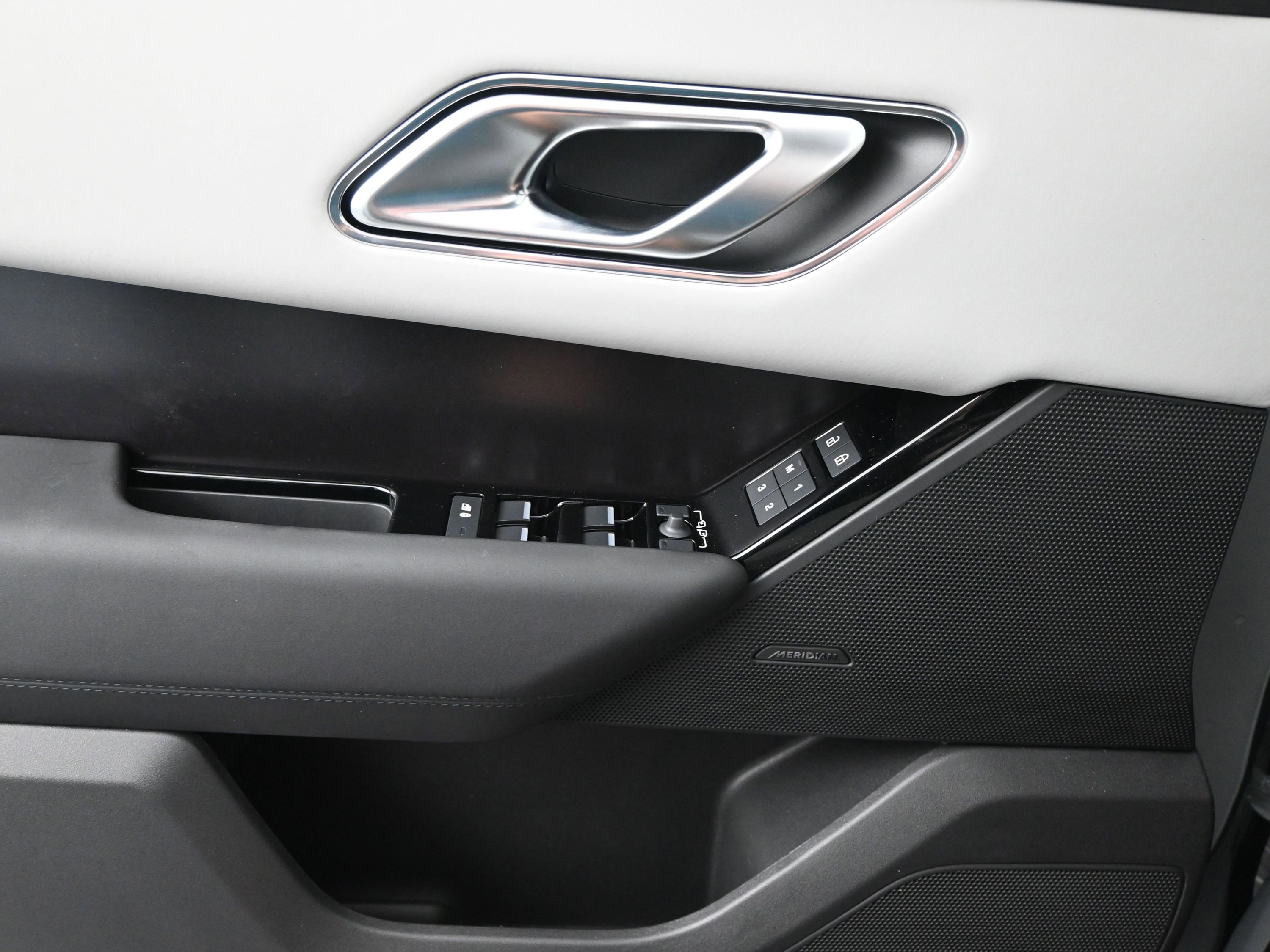 New 2026 Land Rover Range Rover Velar Dynamic SE image 12