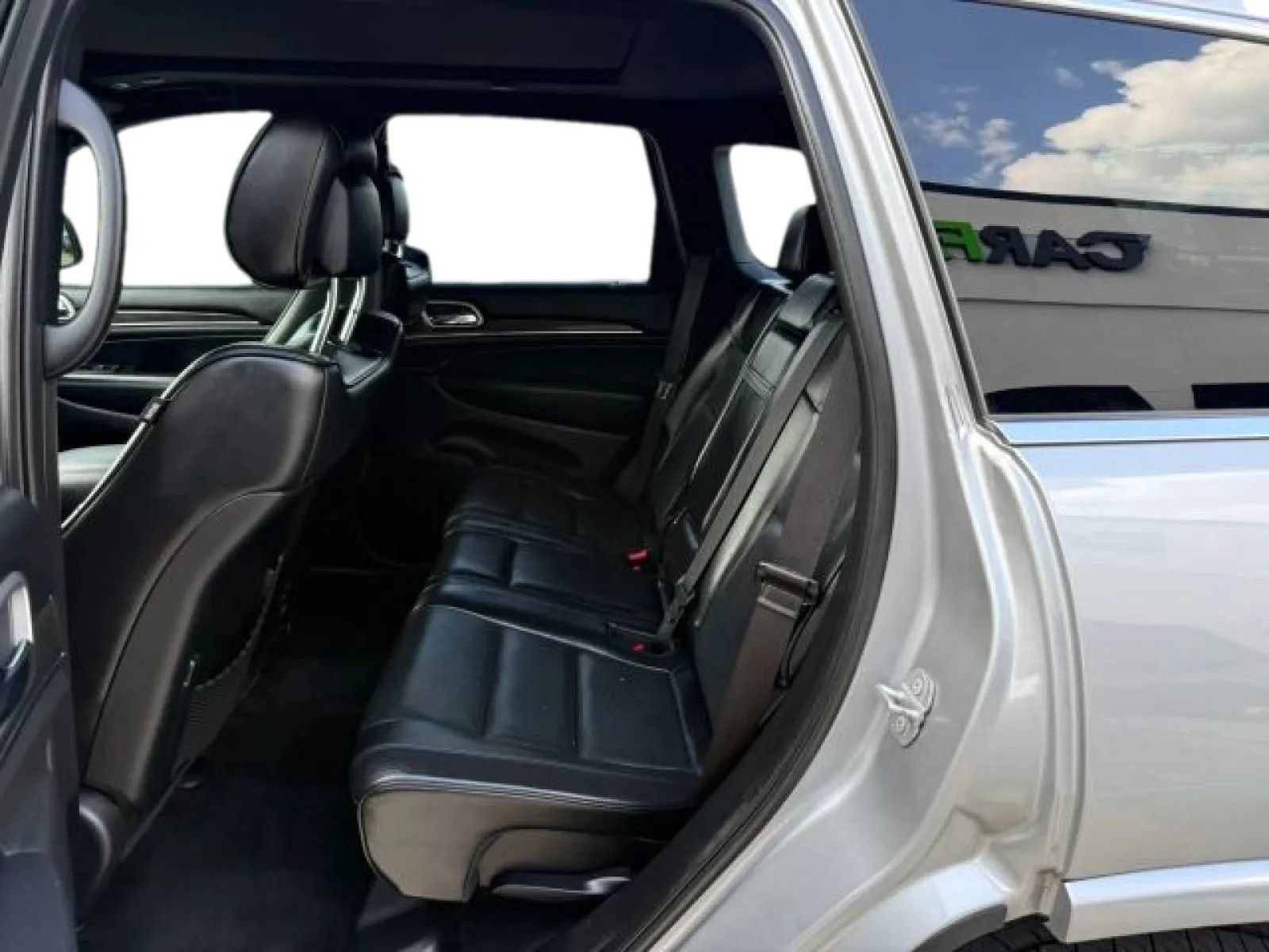 Used 2018 Jeep Grand Cherokee Overland AWD/4WD image 15