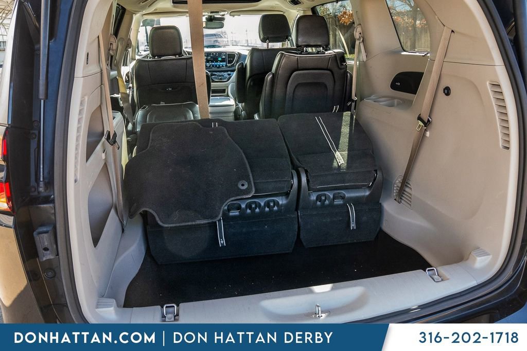 Used 2023 Chrysler Pacifica Limited FWD image 28