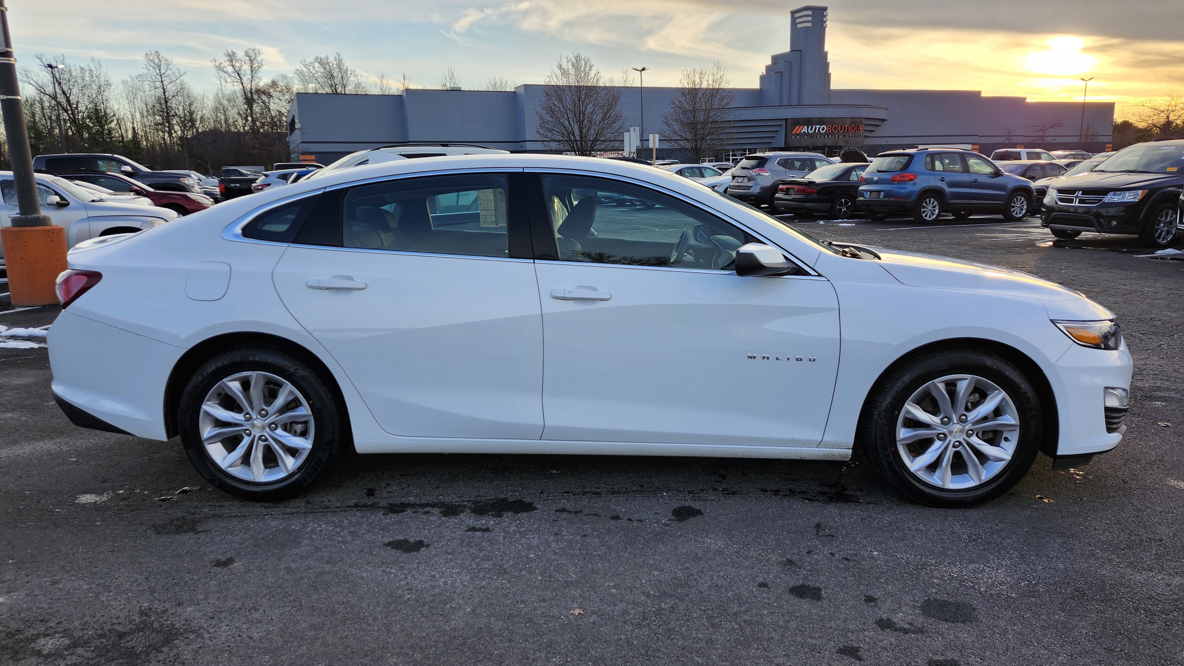 Used 2022 Chevrolet Malibu LT image 16