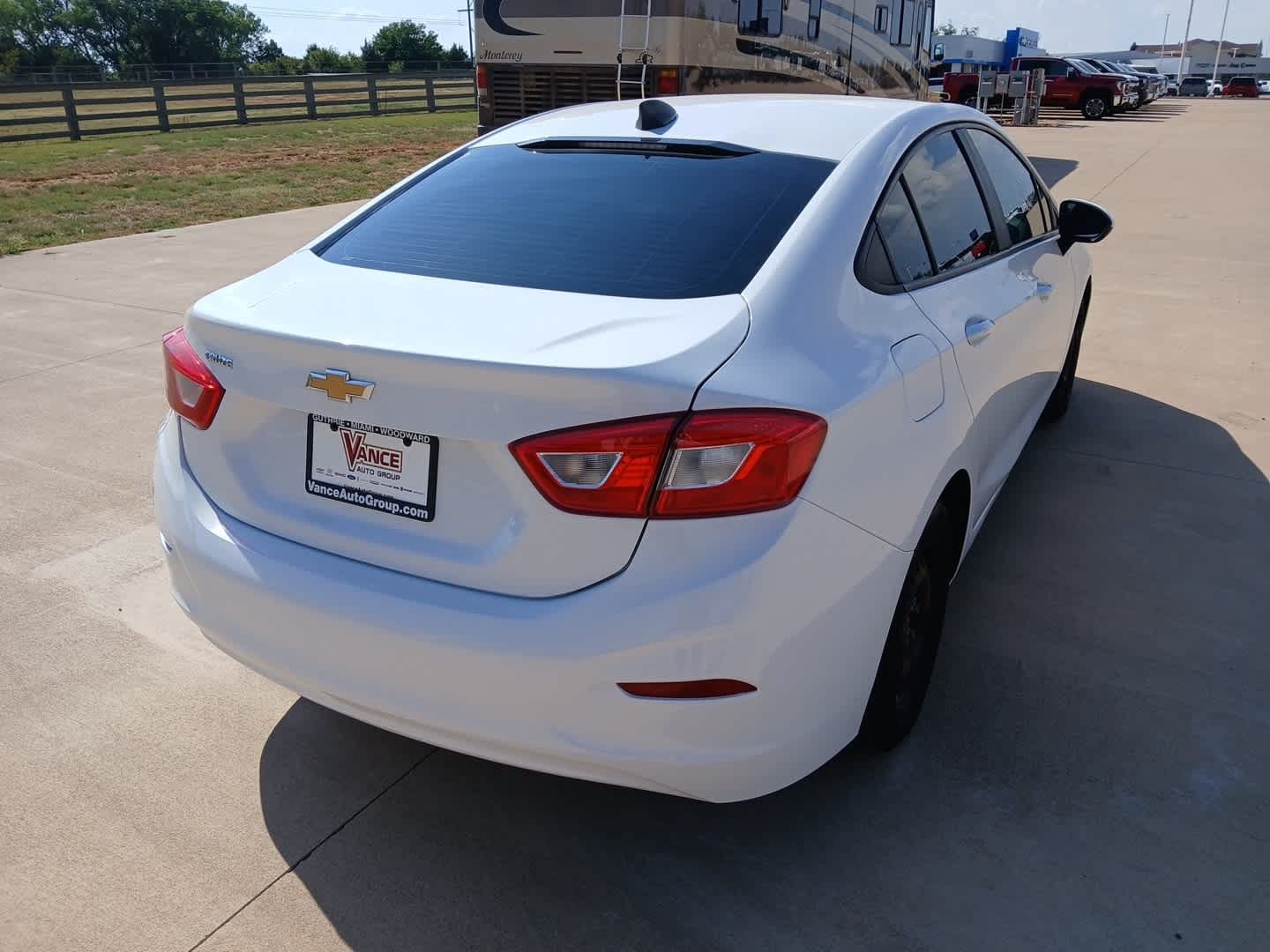 Used 2017 Chevrolet Cruze LS FWD image 5