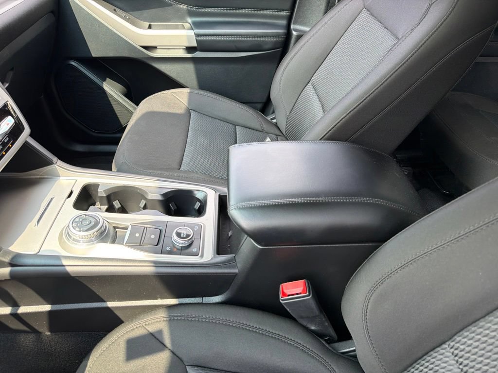 Used 2023 Ford Explorer XLT AWD/4WD image 13