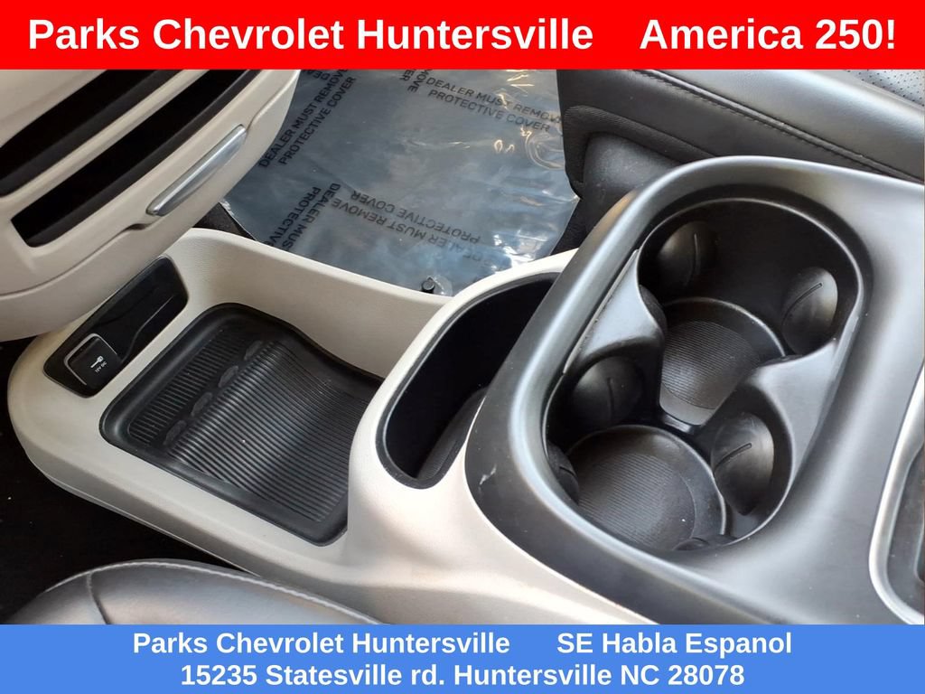 Used 2023 Chrysler Pacifica Touring-L FWD image 9