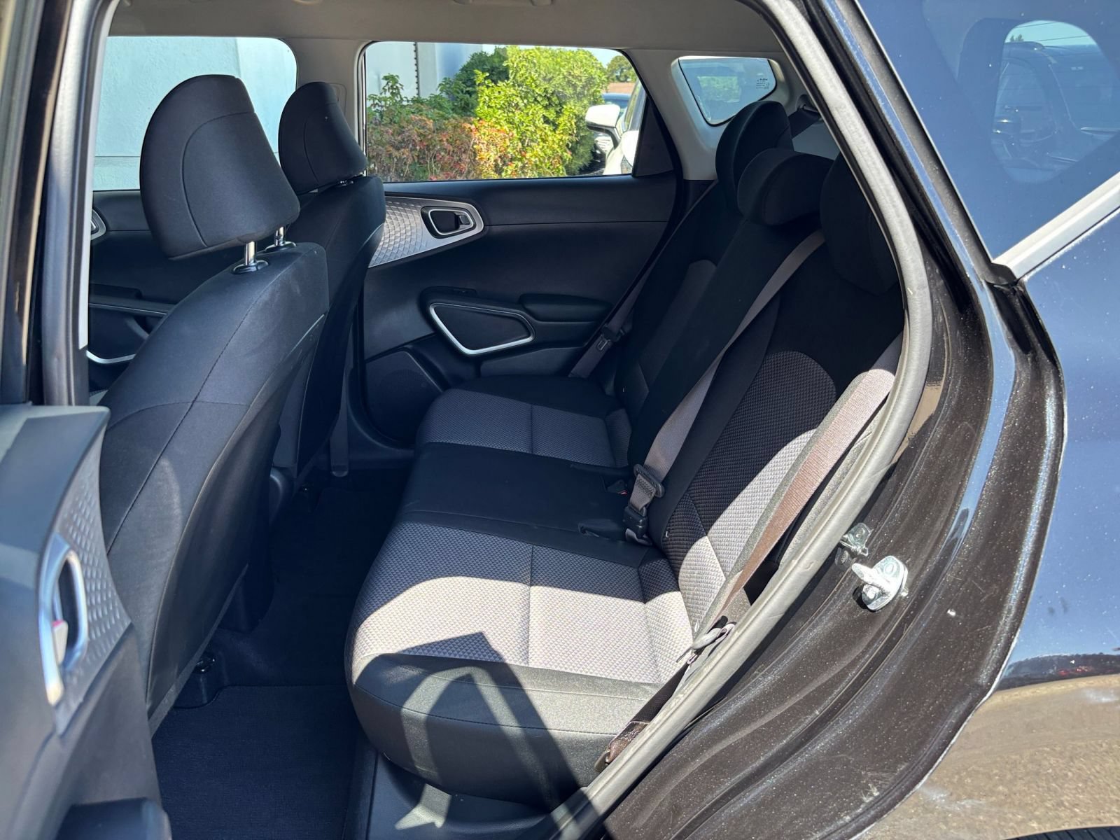 Used 2025 Kia Soul LX w/ LX Technology Package FWD image 19