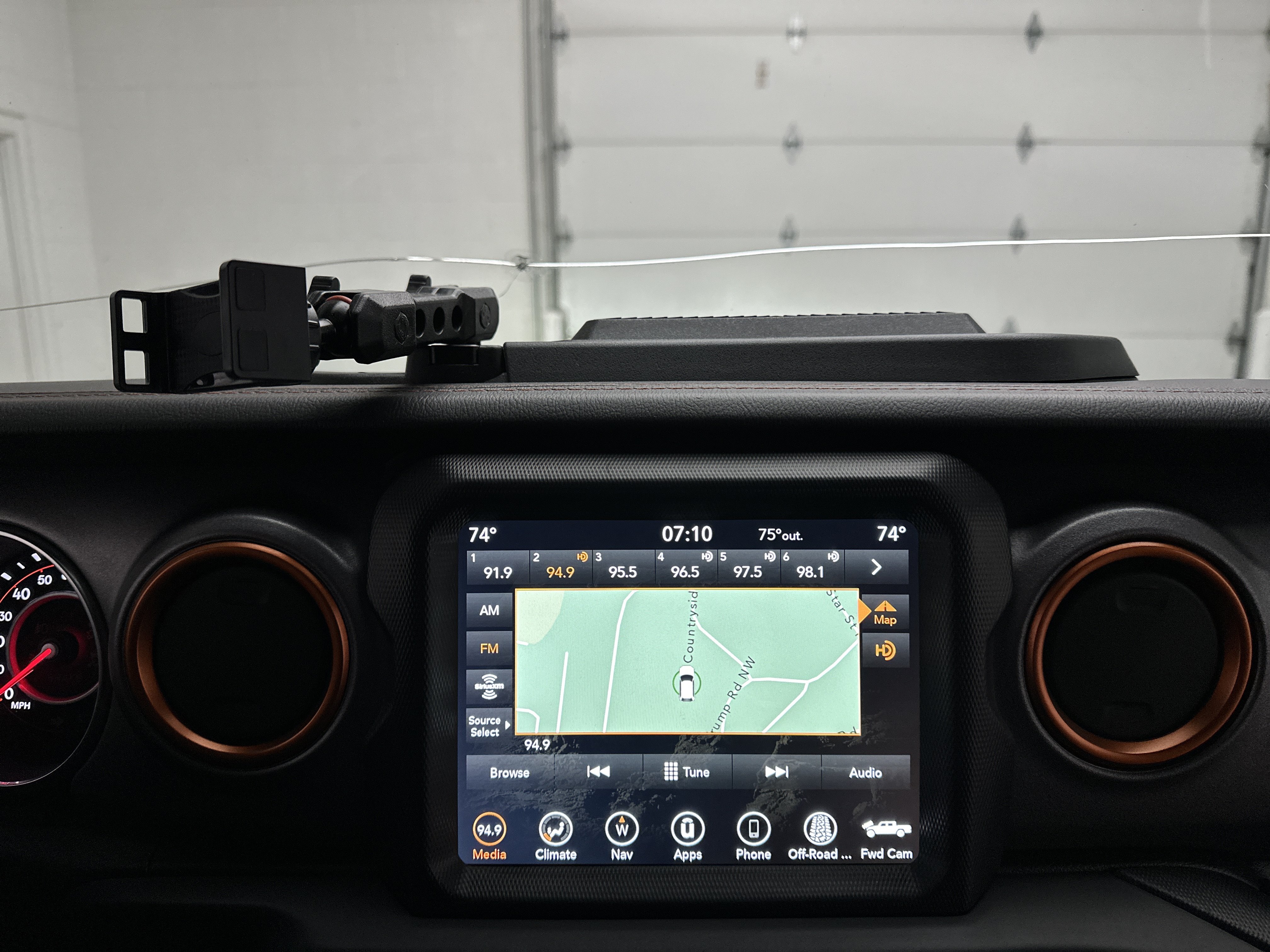 Used 2021 Jeep Gladiator Mojave AWD/4WD image 30