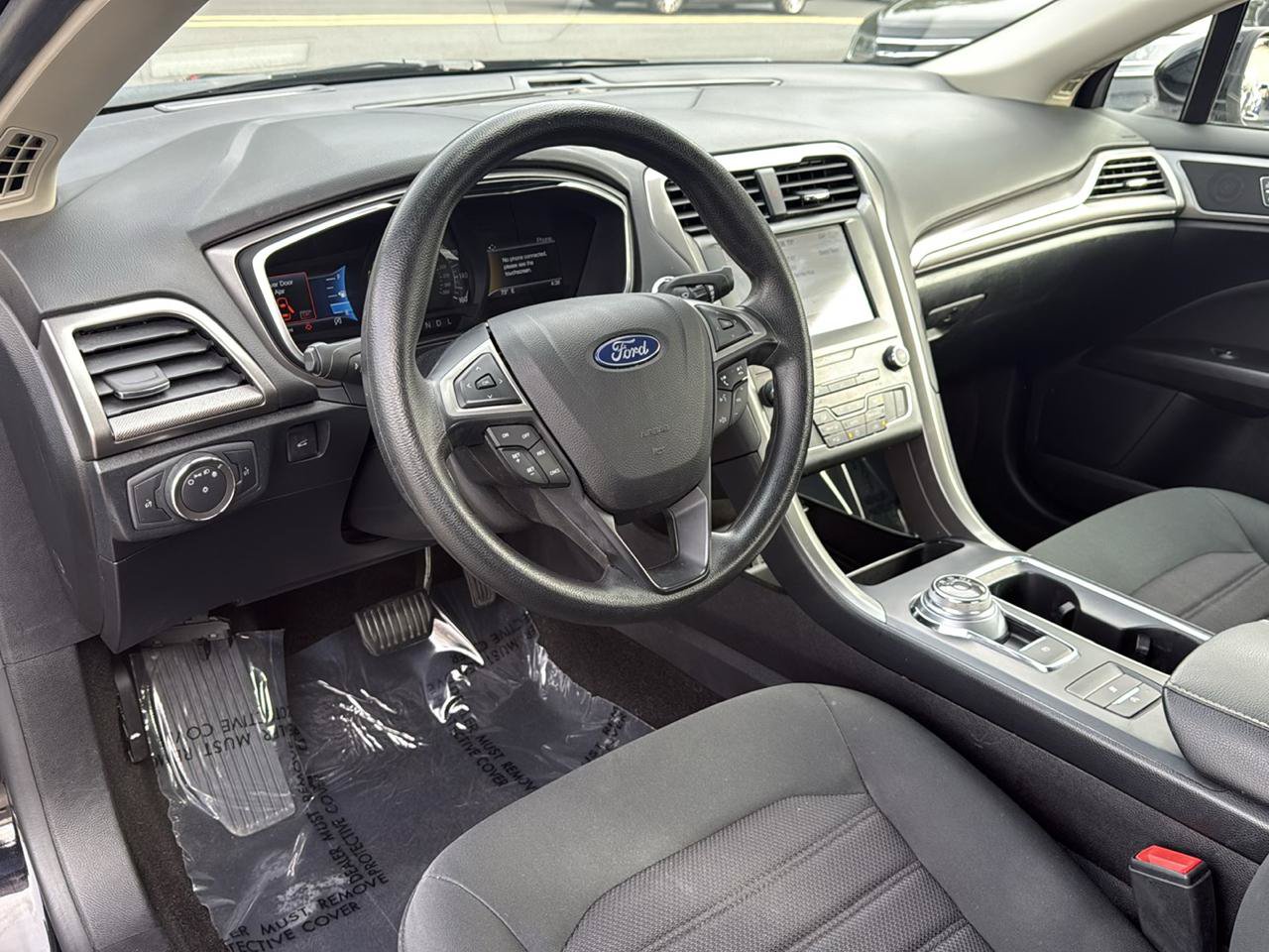 Used 2020 Ford Fusion SE FWD image 10