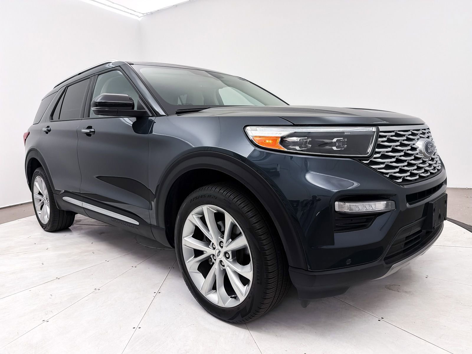 Used 2023 Ford Explorer Platinum w/ Technology Package AWD/4WD image 12