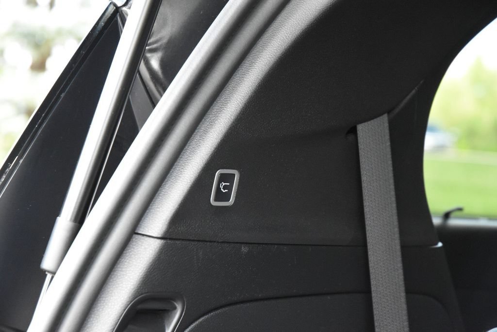 Used 2021 Chrysler Pacifica Touring-L w/ Uconnect Theater Family Group FWD image 41