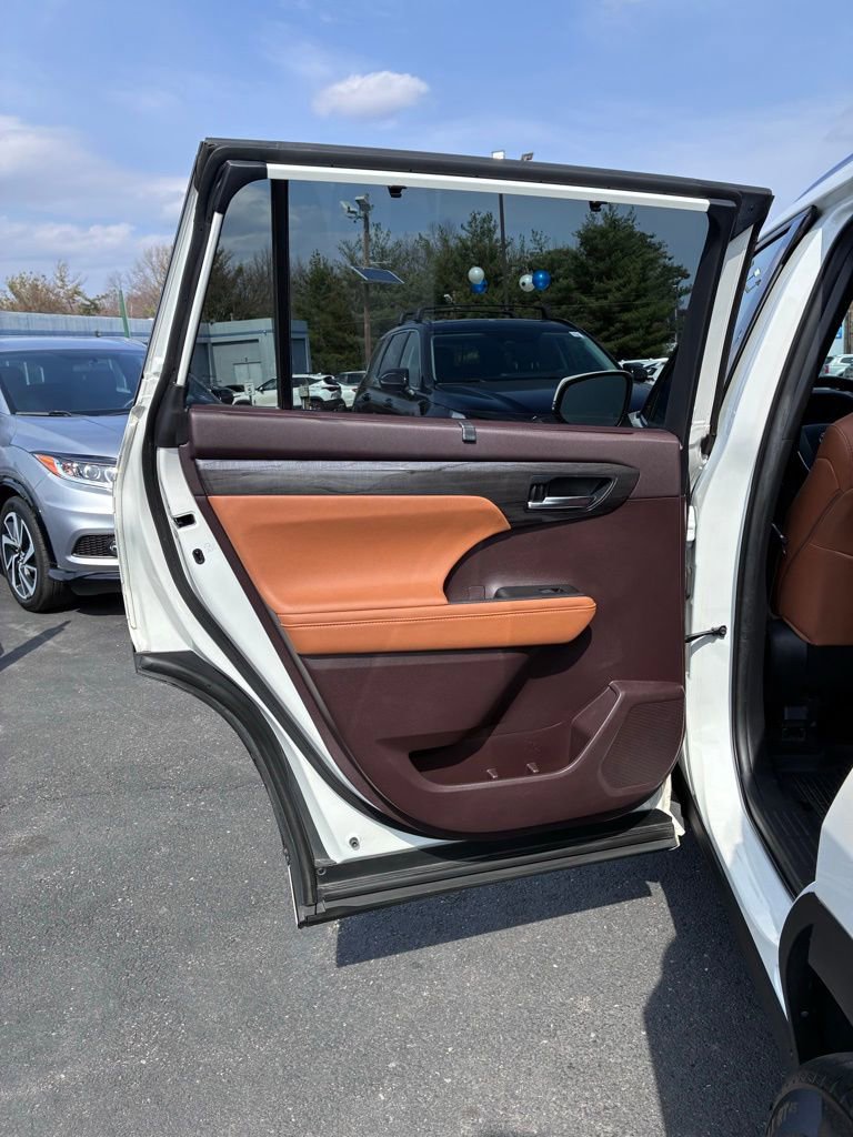 Used 2020 Toyota Highlander Platinum AWD/4WD image 49