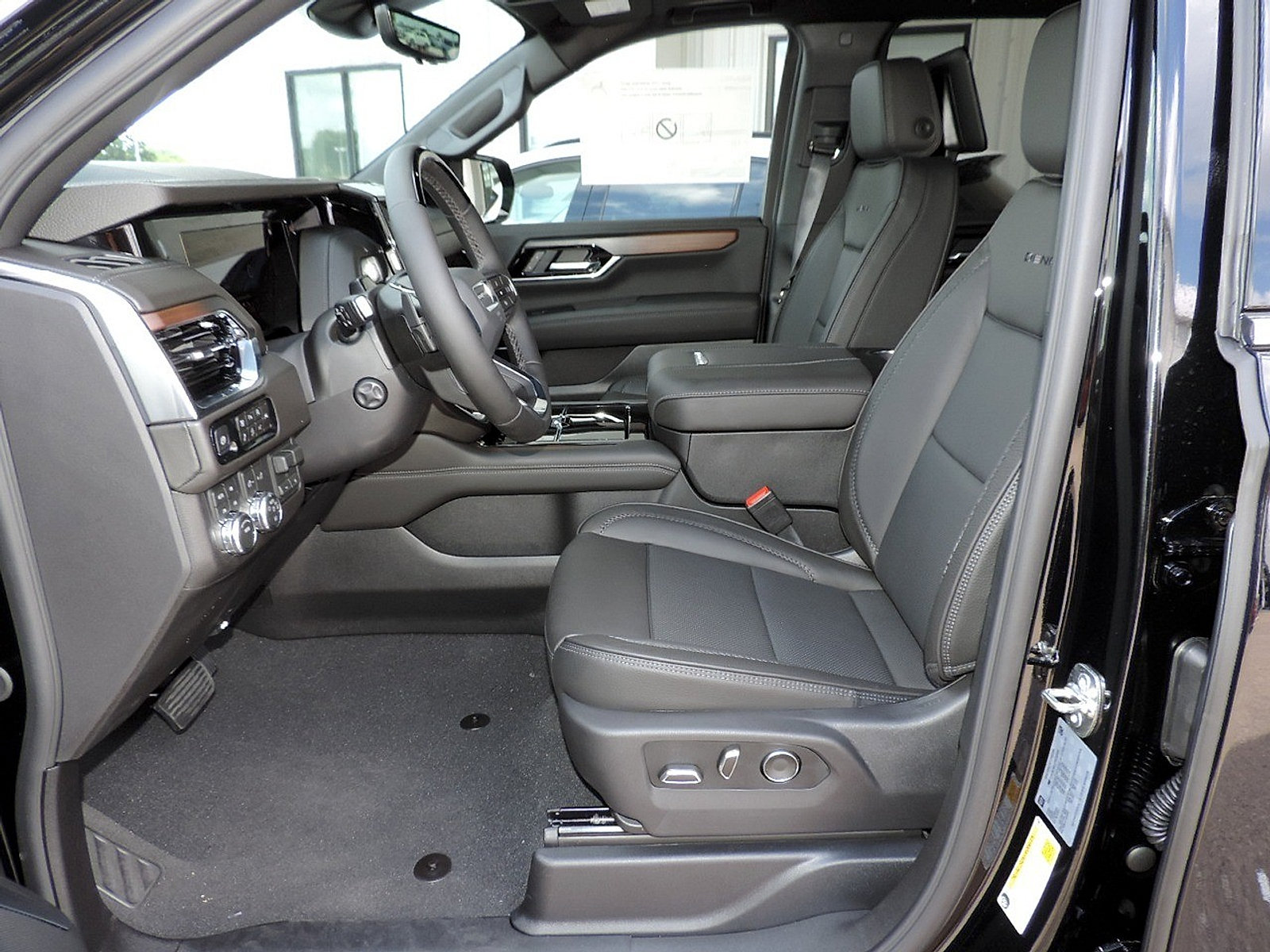 New 2026 GMC Yukon XL Denali w/ Denali Reserve Package AWD/4WD image 18