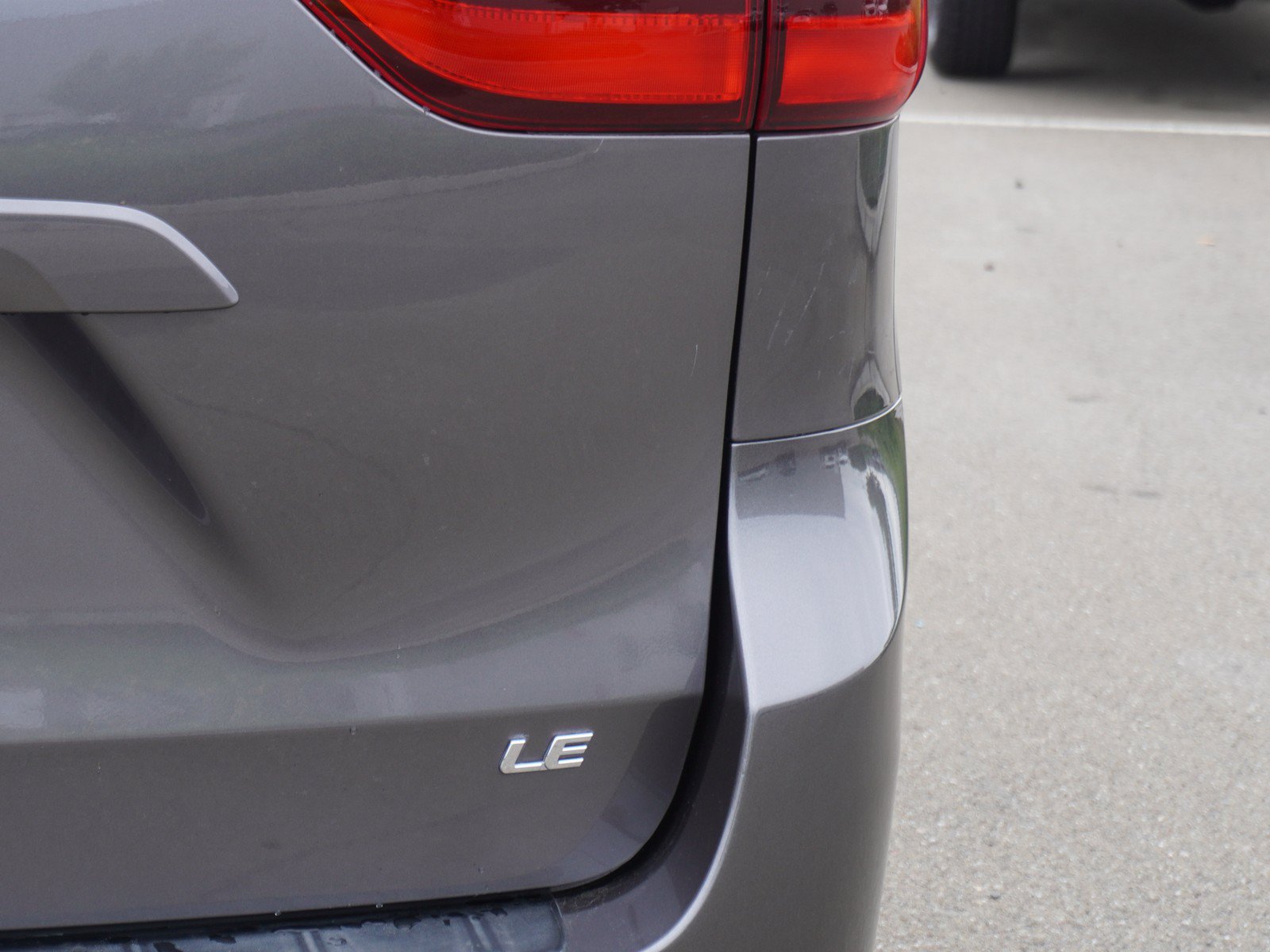 Used 2020 Toyota Sienna LE w/ Carpet Mat Package FWD image 10