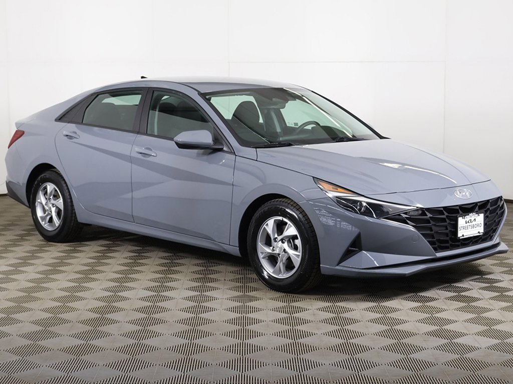 Used 2021 Hyundai Elantra SE image 2