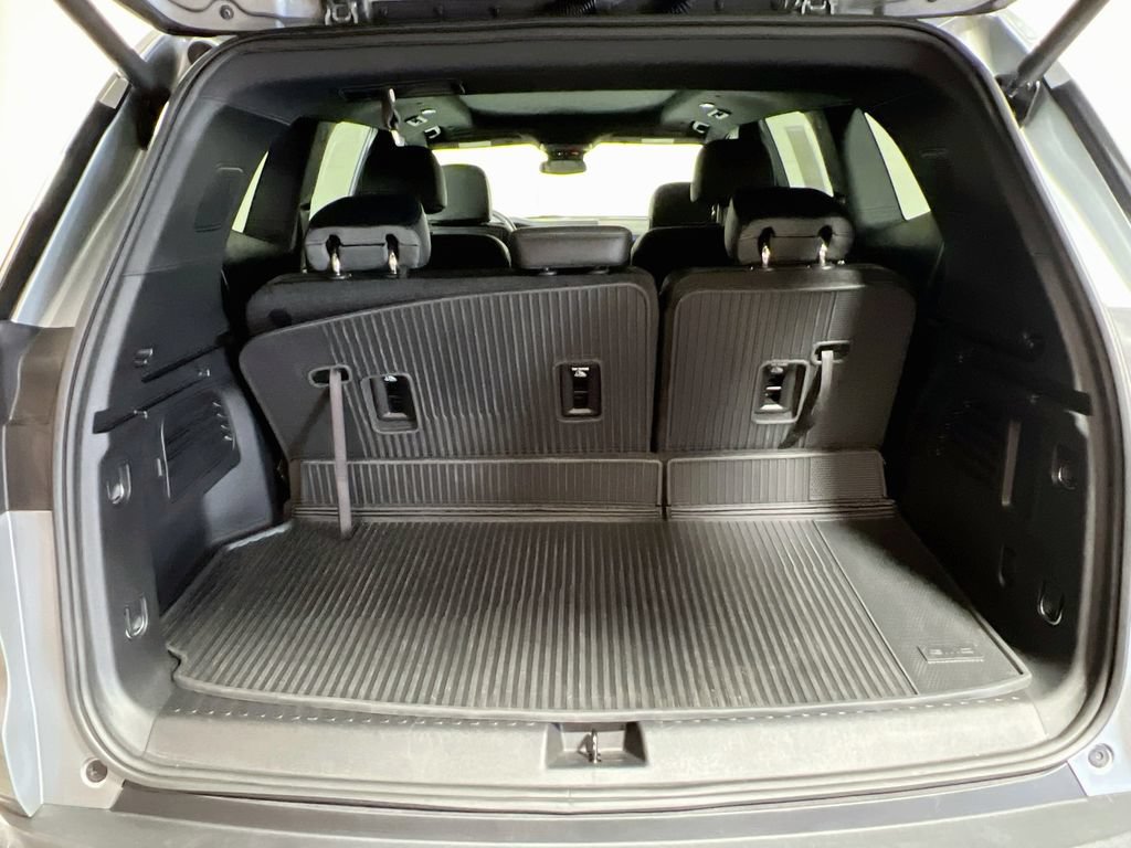 Used 2025 GMC Acadia AT4 w/ LPO, Floor Liner Package AWD/4WD image 23