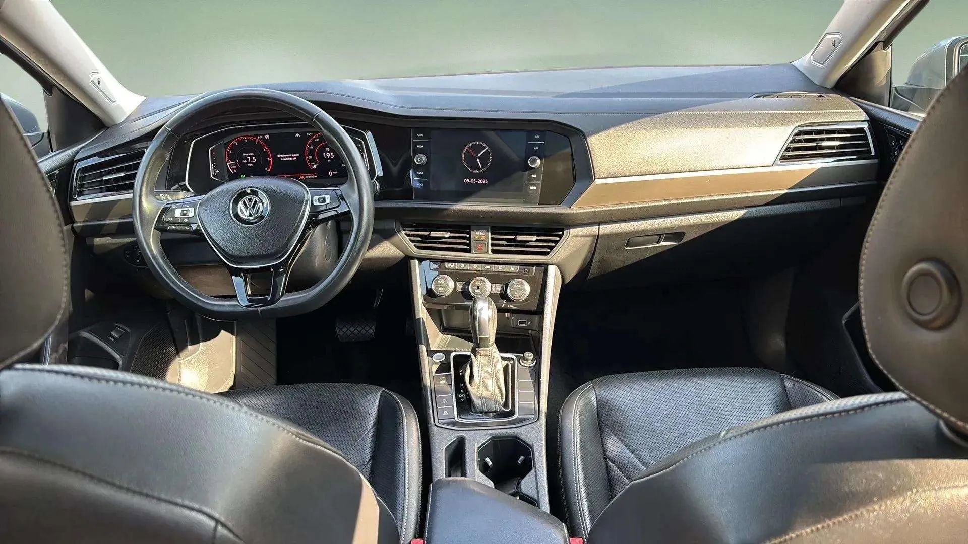 Used 2020 Volkswagen Jetta SEL Premium image 33