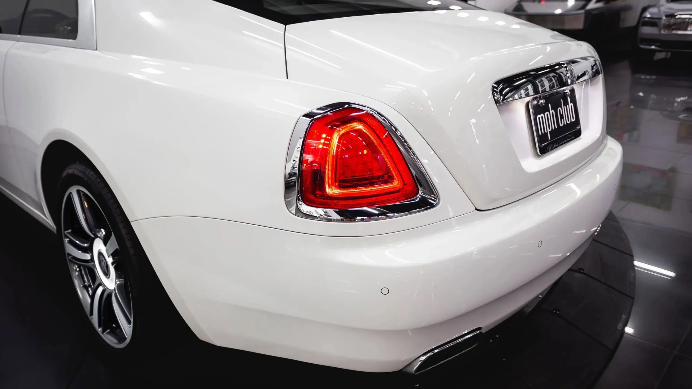 Used 2015 Rolls-Royce Wraith RWD image 15