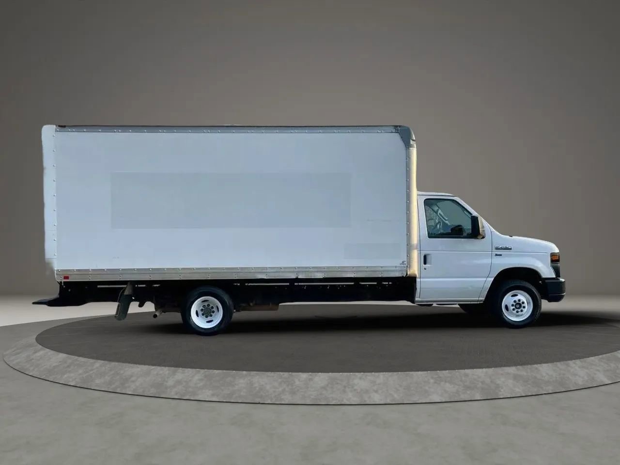 Used 2016 Ford E-350 and Econoline 350 Super Duty image 9