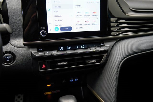 Used 2025 Toyota Camry SE image 30