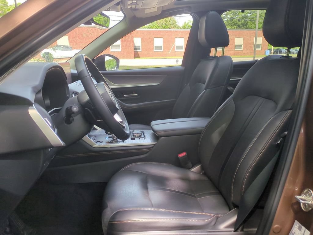 Certified 2025 MAZDA CX-70 Plug-In Hybrid w/ Premium Pkg AWD/4WD image 23