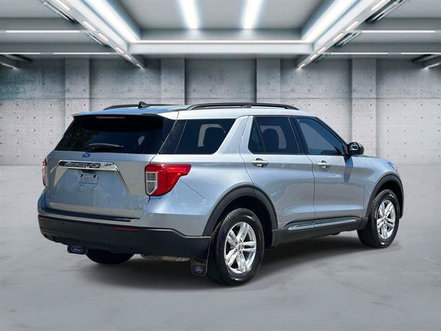 Used 2023 Ford Explorer XLT AWD/4WD image 6
