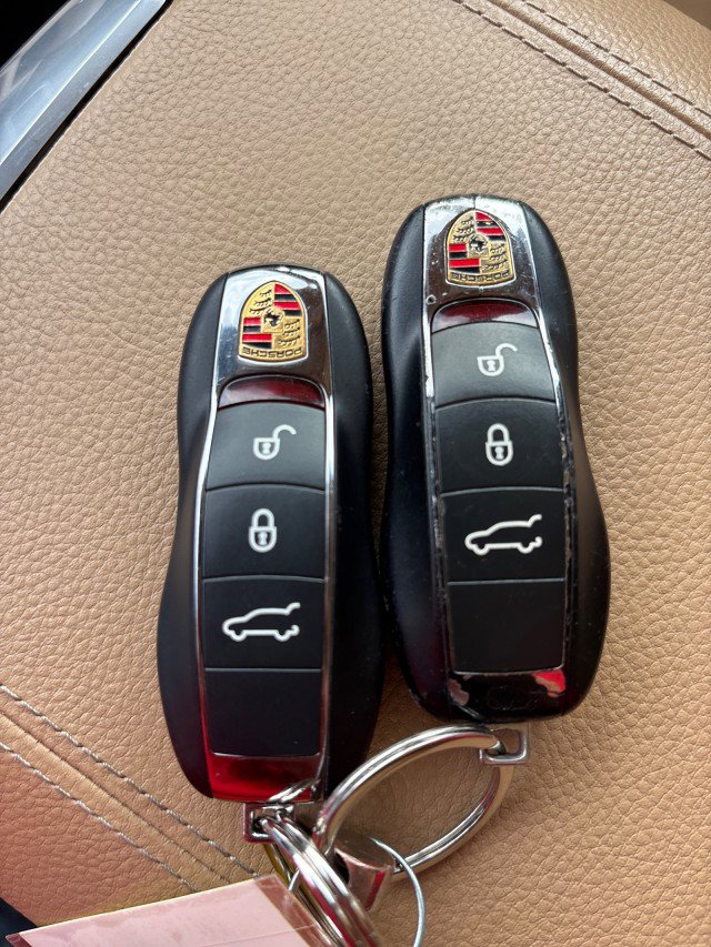 Used 2017 Porsche Cayenne Platinum Edition image 18