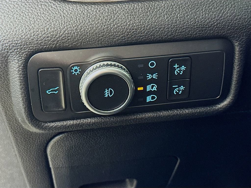 Used 2022 Ford Explorer Limited image 22