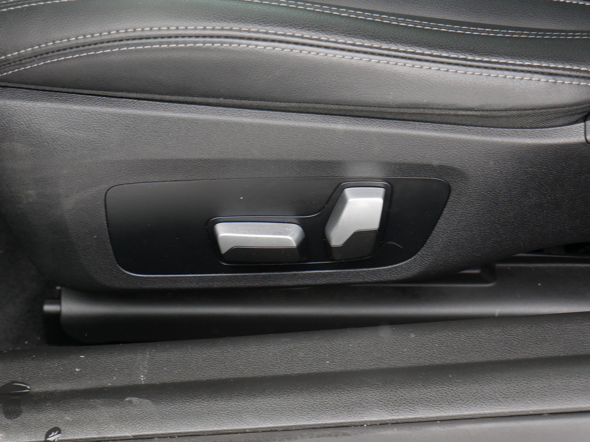 Used 2022 BMW 230i Coupe w/ Premium Package image 19