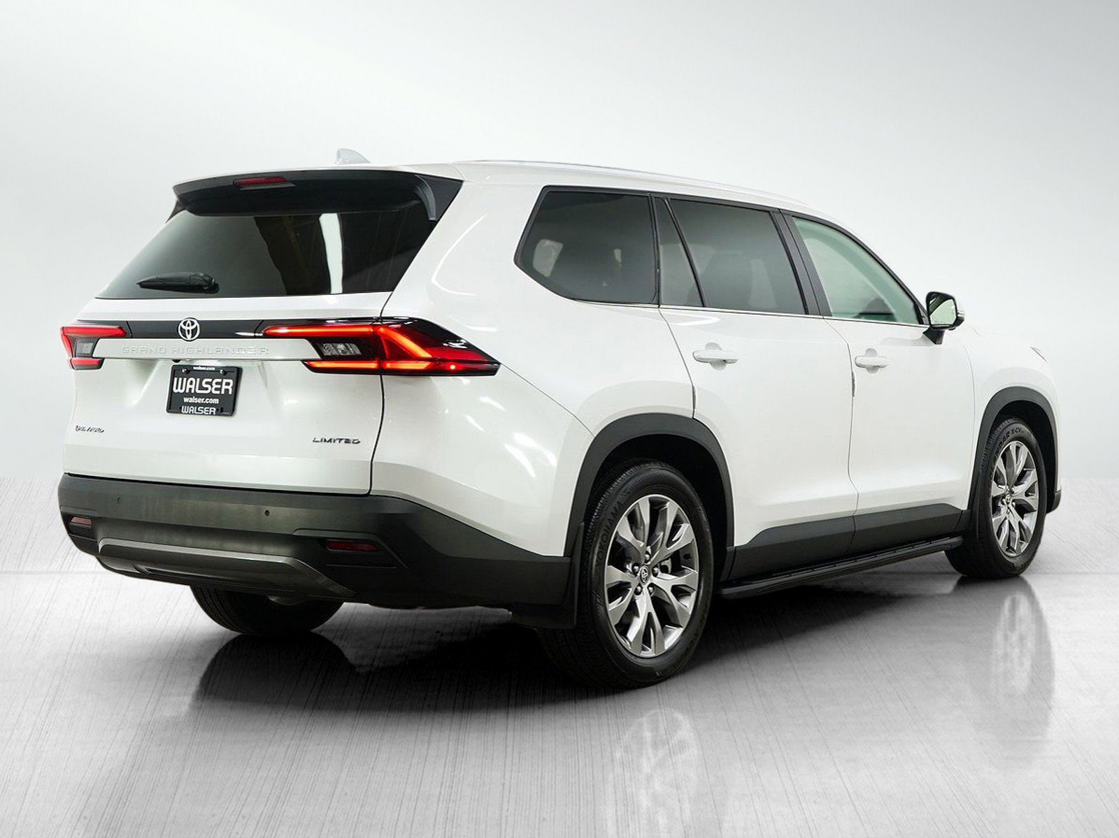 Used 2024 Toyota Grand Highlander Limited image 5