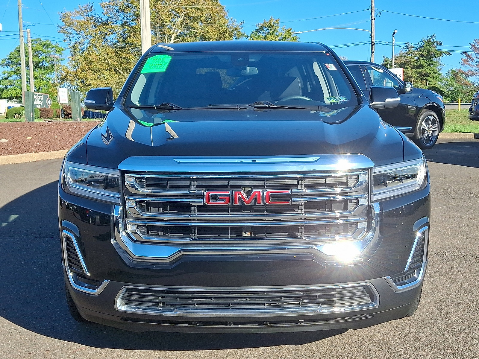 Used 2023 GMC Acadia SLE image 2