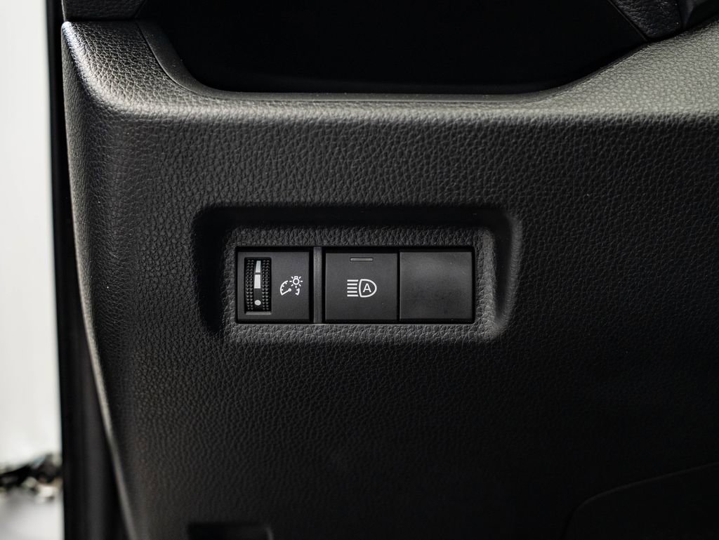 Used 2025 Toyota RAV4 LE AWD/4WD image 39
