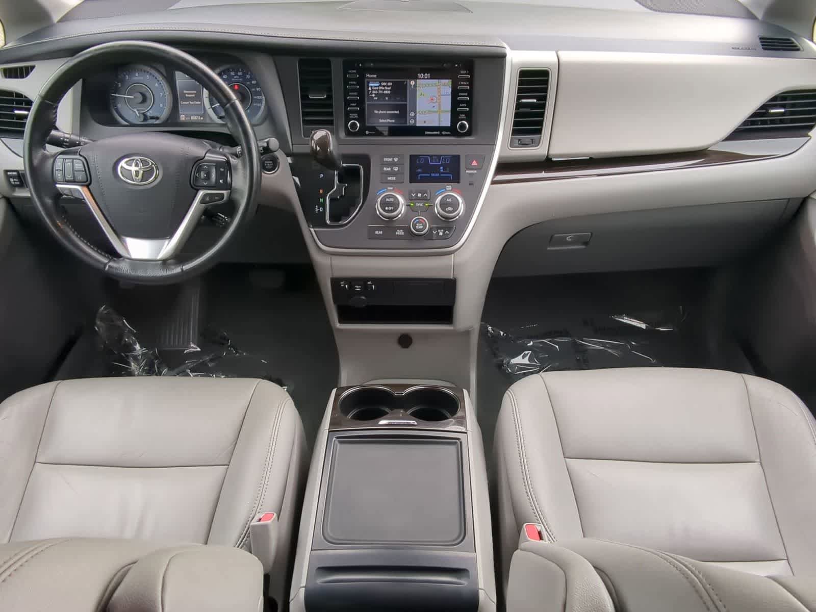 Used 2020 Toyota Sienna XLE w/ XLE Navigation Package FWD image 15