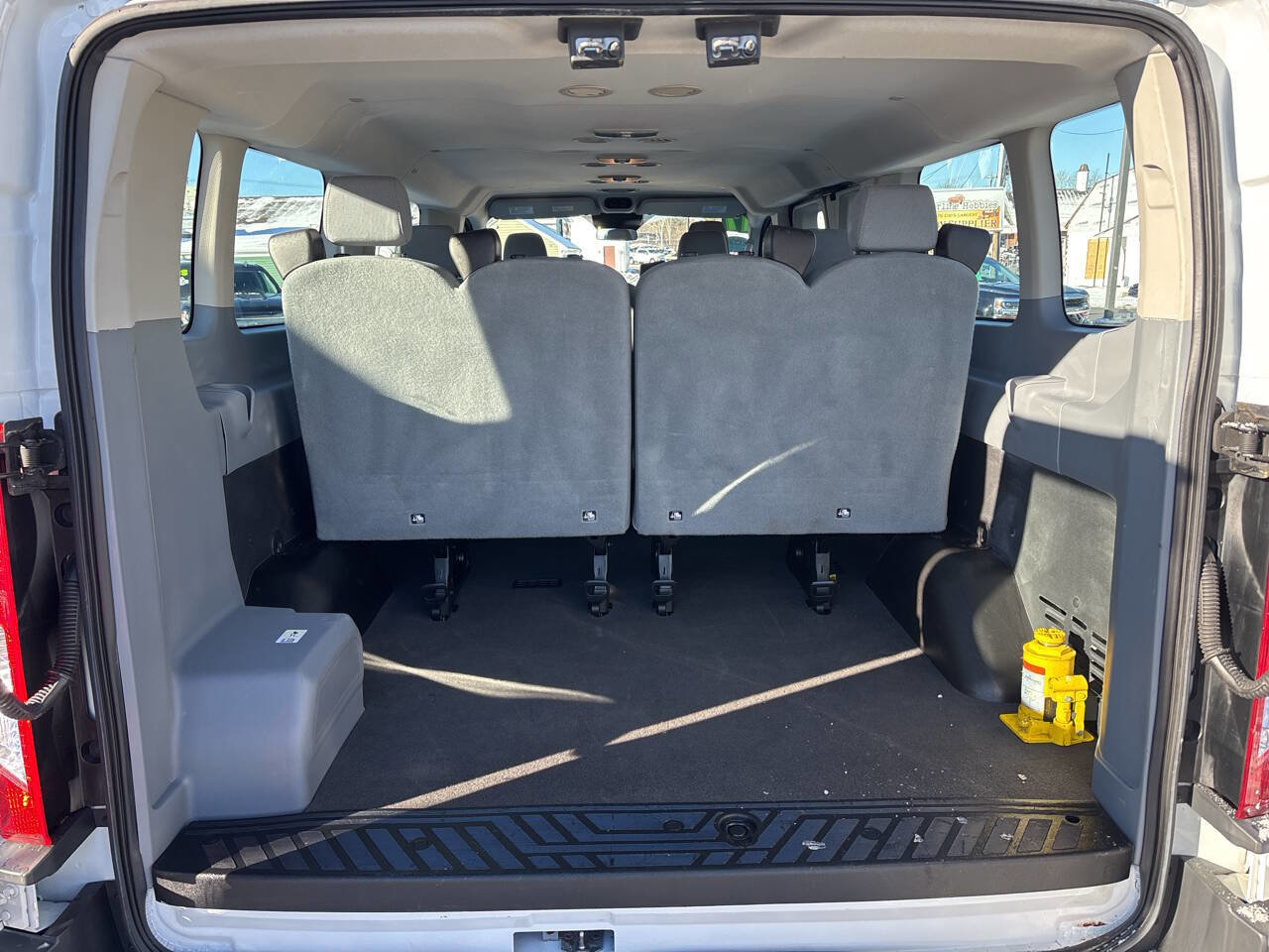 Used 2017 Ford Transit 350 XLT image 24