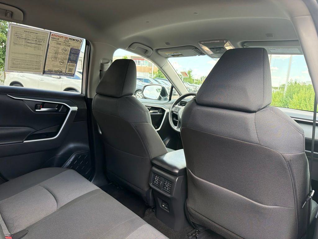 Used 2025 Toyota RAV4 XLE AWD/4WD image 16