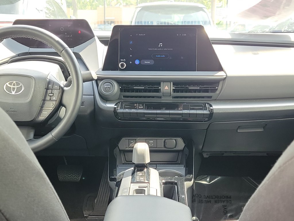 Used 2025 Toyota Prius LE FWD image 16